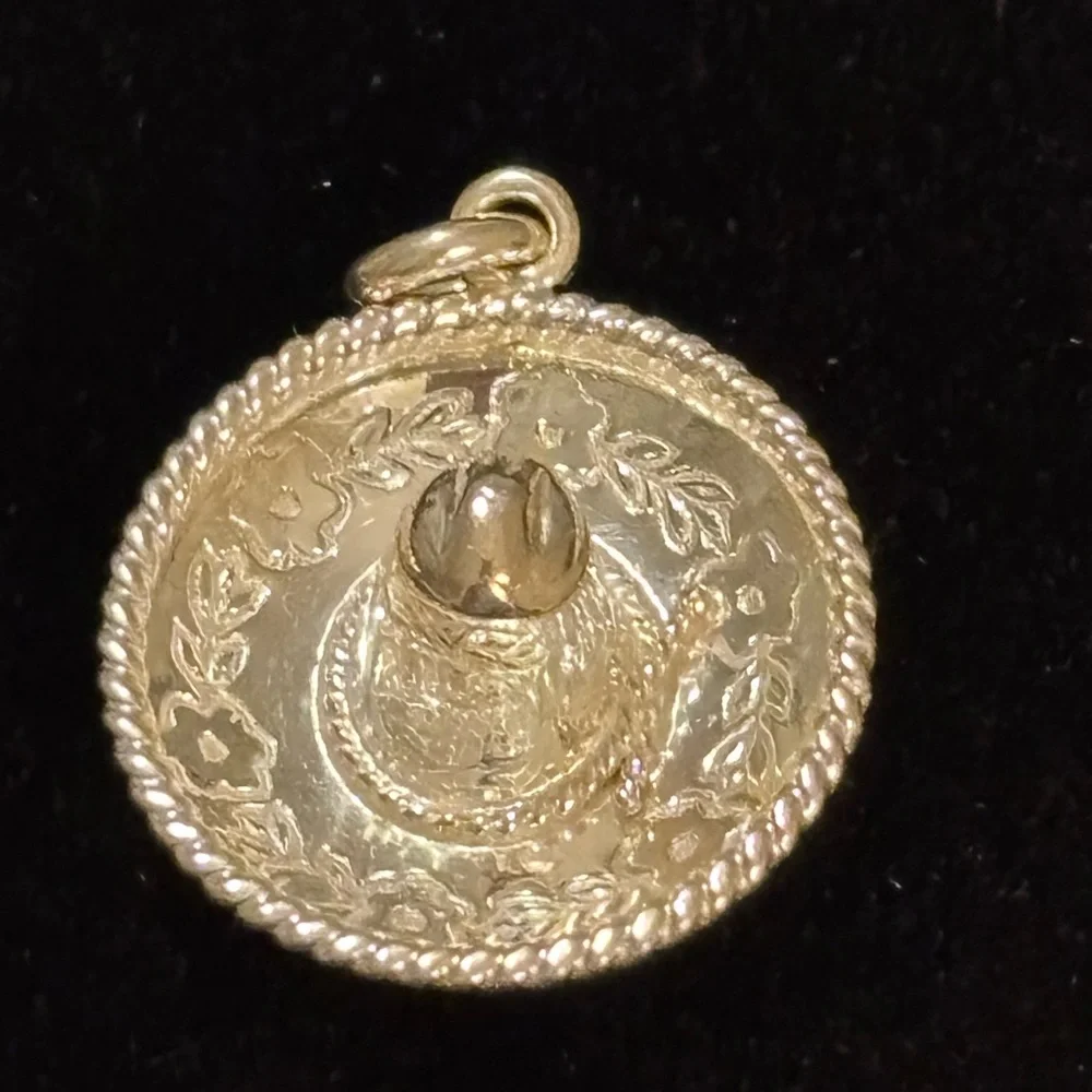 Sterling silver sombrero pendant - Picture 1 of 4
